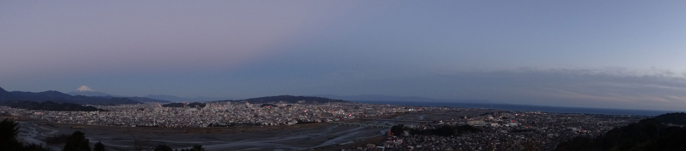 2013年元旦の富士山36｜ホッキョクグマと三角コーン