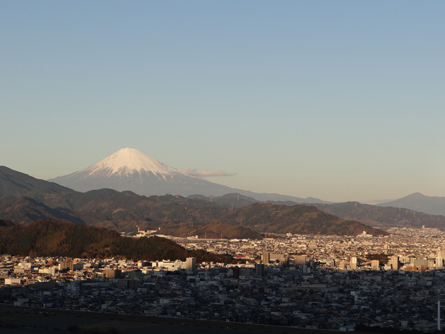 2013年元旦の富士山1｜ホッキョクグマと三角コーン