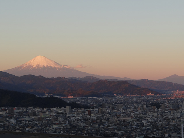 2013年元旦の富士山2｜ホッキョクグマと三角コーン