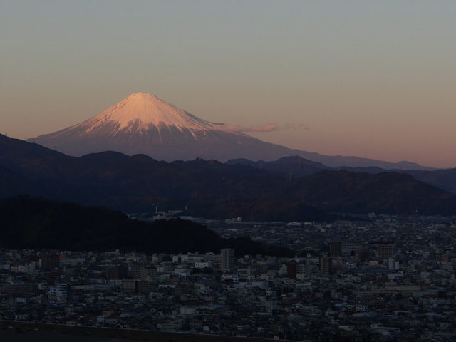 2013年元旦の富士山3｜ホッキョクグマと三角コーン