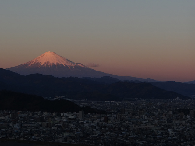 2013年元旦の富士山4｜ホッキョクグマと三角コーン