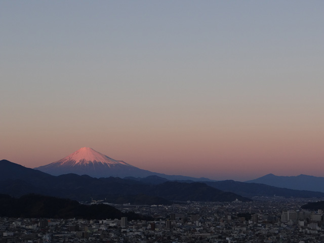 2013年元旦の富士山6｜ホッキョクグマと三角コーン