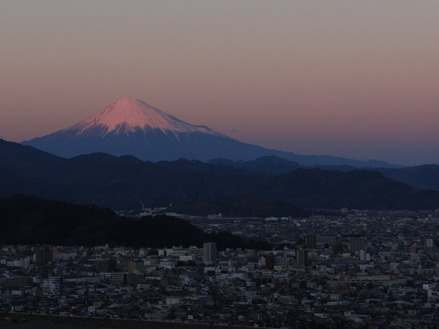 2013年元旦の富士山5｜ホッキョクグマと三角コーン