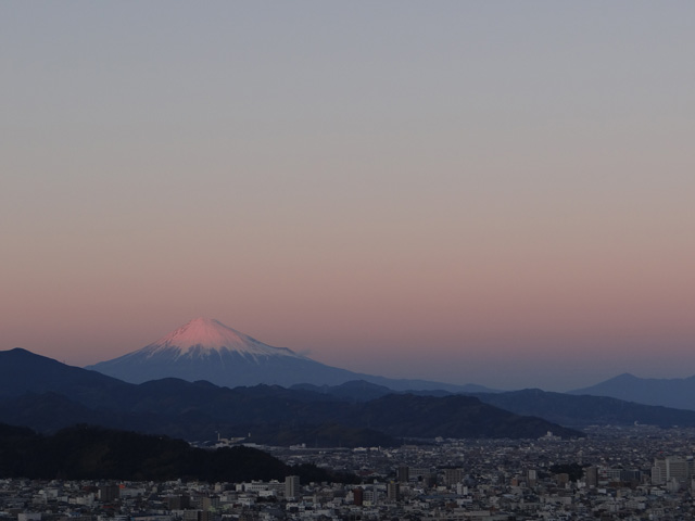 2013年元旦の富士山7｜ホッキョクグマと三角コーン