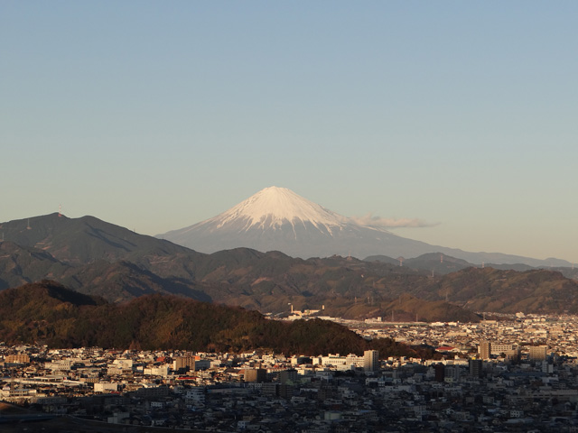 2013年元旦の富士山11｜ホッキョクグマと三角コーン