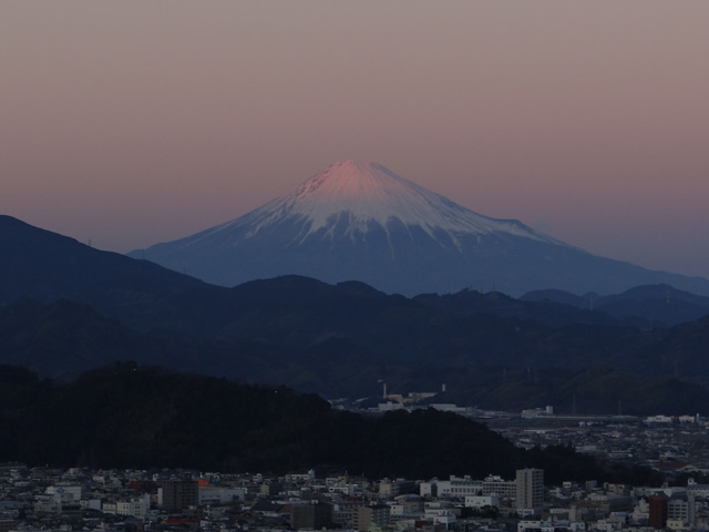 2013年元旦の富士山16｜ホッキョクグマと三角コーン