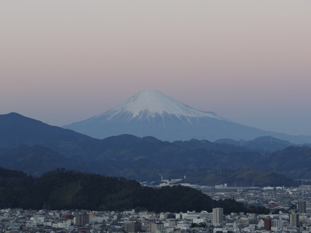 2013年元旦の富士山17｜ホッキョクグマと三角コーン