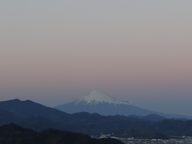 2013年元旦の富士山16-4｜ホッキョクグマと三角コーン
