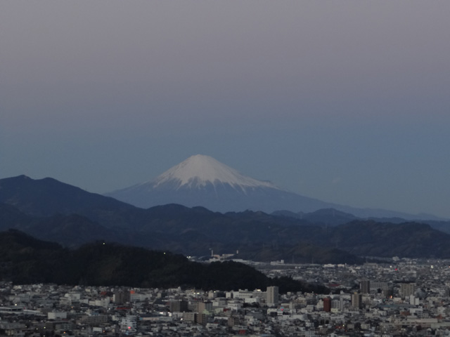 2013年元旦の富士山18｜ホッキョクグマと三角コーン