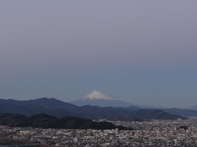 2013年元旦の富士山19｜ホッキョクグマと三角コーン