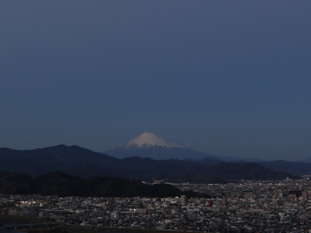 2013年元旦の富士山20｜ホッキョクグマと三角コーン