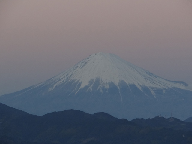2013年元旦の富士山31｜ホッキョクグマと三角コーン